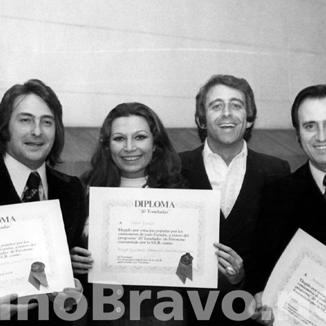 Imagen biografía Nino Bravo obteniendo premio Tonelada Ser